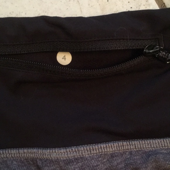 🕸Lululemon speed shorts (longer version) size 4🕸 - Picture 4 of 5